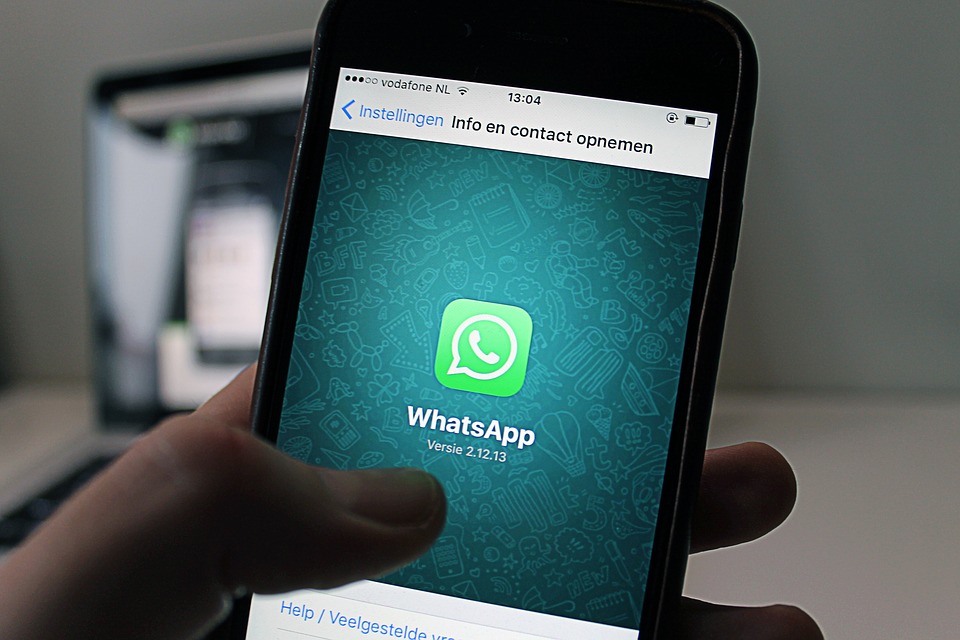 ¿Por qué NO debes «obligar» a tus trabajadores a usar un grupo de Whatsapp?