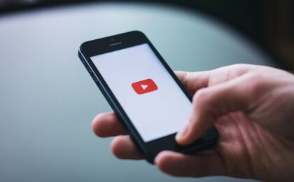 Cómo aceptar invitaciones para administrar un canal de YouTube (cuenta de marca)